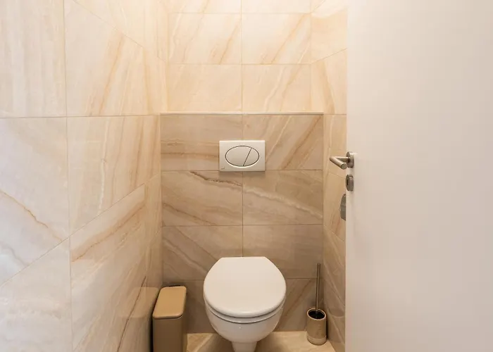 Fancy Private Parking & Garden Appartement